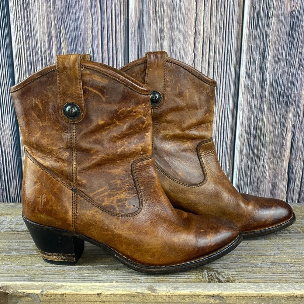 Frye Jackie Button Short In Cognac- Size 6.5